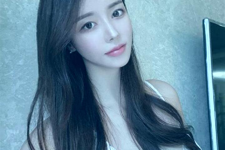 Ariana, 31 — Escort in Xiahong, China