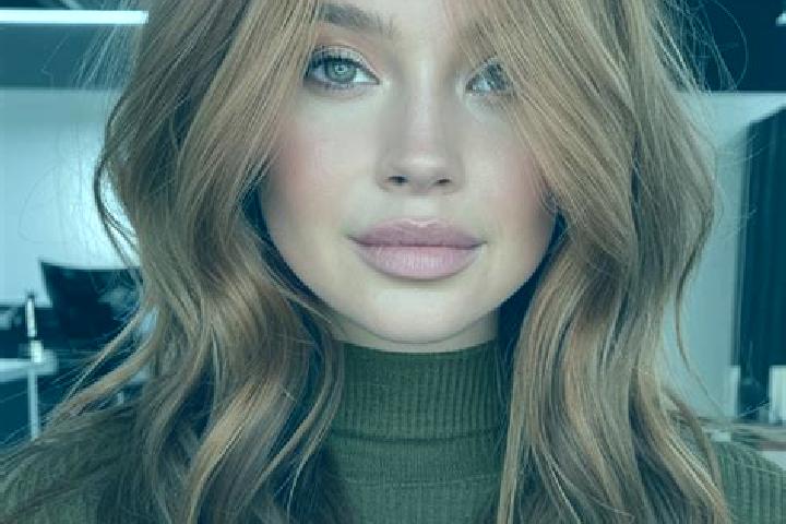 Ariana, 32, a auburn hazel-eyed slavic companion based in Singleton. Offering GFE, Couples, A-Level. Available for incall and outcall, day and evening dates.