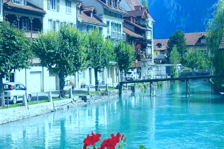 Ariana, 32 — Escort in Veyras, Switzerland