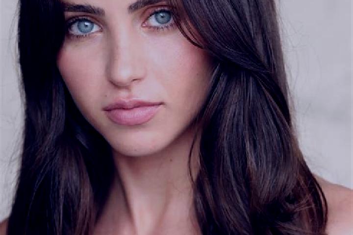Ariana, 33, a blonde brown-eyed mixed companion based in Calvert Beach. Offering GFE, A-Level, OWO. Available for incall and outcall, day and evening dates.