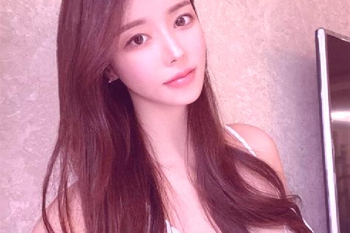 Ariana, 33 — Escort in Daduo, China