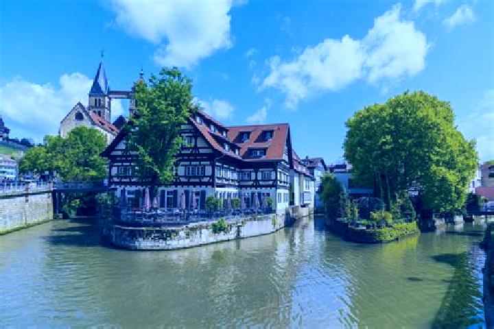 Ariana, 33 — Escort in Esslingen, Germany