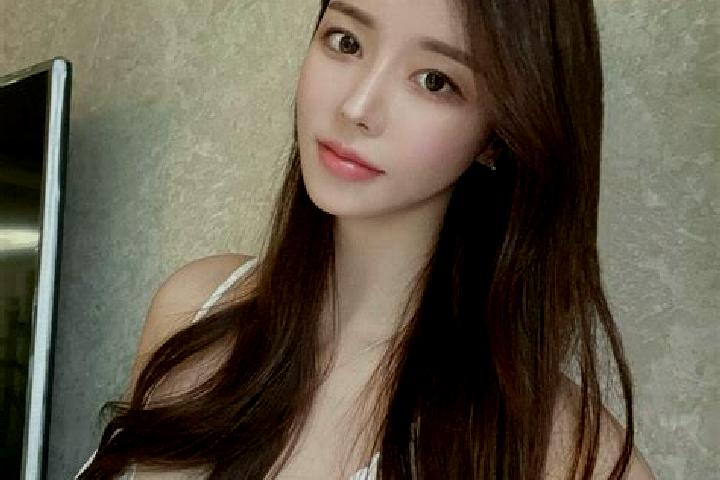 Ariana, 33 — Escort in Longju, China