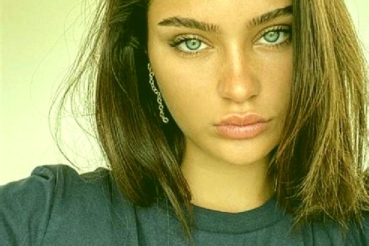 Ariana, 34, a brunette blue-eyed mediterranean companion based in Sao Luis. Offering Travel Companion, Deep French Kissing, Massage, Couples, Prostate Massag...