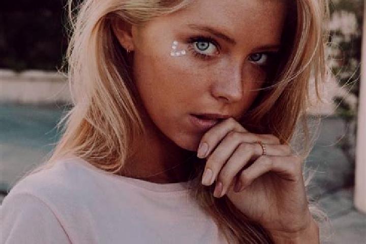 Ariana, 35, a blonde blue-eyed asian companion based in Aigialousa. Offering A-Level, Deep French Kissing, Couples. Available for incall and outcall, overnig...