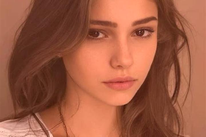 Ariana, 35, a chestnut grey-eyed slavic companion based in Nhamayabue. Offering Erotic Massage, CIM, Roleplay, Deep French Kissing, Massage. Available for in...
