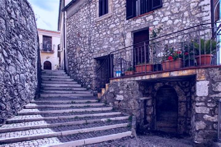 Ariana, 35 — Escort in Cerro al Volturno, Italy