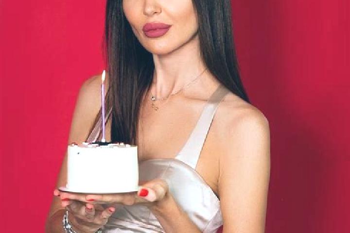 Ariana, 35 — Escort in Myshuryn Rih, Ukraine