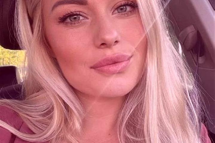 Ariana, 36, a blonde hazel-eyed mixed companion based in Weidu. Offering 69, Massage, Erotic Massage. Available for incall and outcall, day and evening dates.