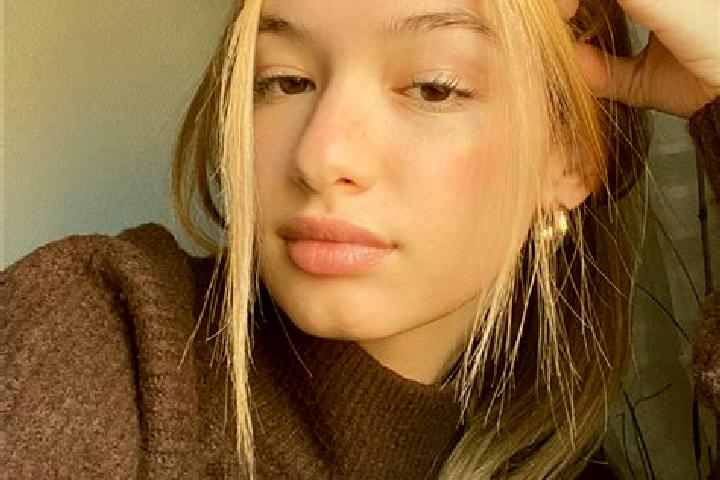 Ariana, 37, a blonde brown-eyed middle eastern companion based in Petersberg. Offering Travel Companion, Girlfriend Experience. Available for incall and outc...