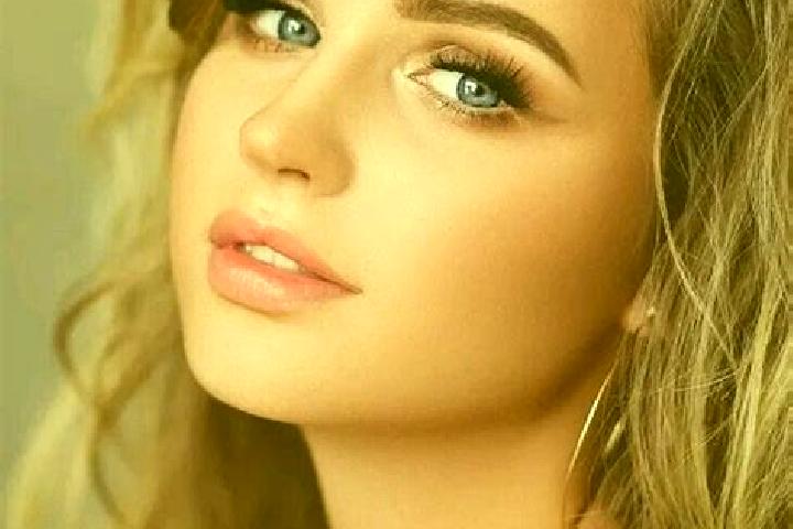 Ariana, 37, a dark blonde blue-eyed european companion based in Pattiyurgramam. Offering OWO, Dinner Date, GFE, Domination. Available for incall and outcall,...