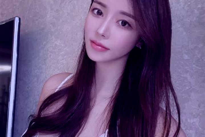 Ariana, 37 — Escort in Weicun, China