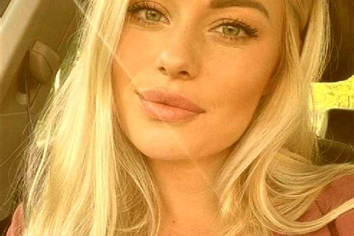 Ariana, 38, a blonde hazel-eyed mediterranean companion based in Montemezzo. Offering Erotic Massage, CIM, Dinner Date. Available for incall and outcall, ove...
