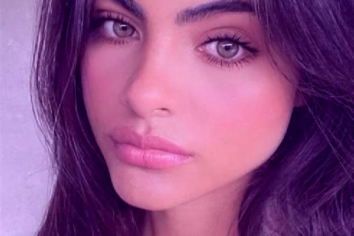 Ariana, 38, a brunette green-eyed indian companion based in Muthallath Jami at Al al Bayt. Offering Tantra, Fetish, Striptease, Erotic Massage, OWO. Availabl...
