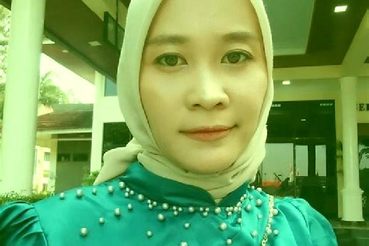 Ariana, 38 — Escort in Ngulan Wetan, Indonesia