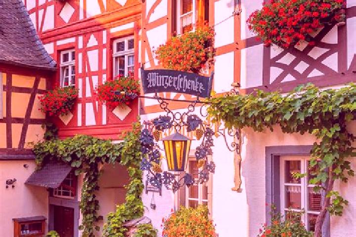 Ariana, 38 — Escort in Schurdt, Germany