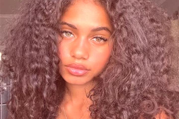 Ariana, 39, a chestnut blue-eyed ebony companion based in San Fidenzio. Offering A-Level. Available for incall and outcall, overnight bookings available.