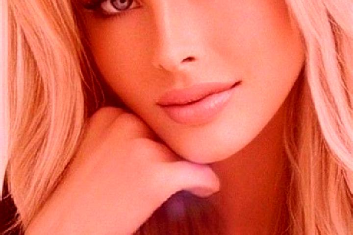 Ariana, 39, a dark blonde blue-eyed caucasian companion based in Savigny. Offering 69, GFE, Tantra, Erotic Massage, Deep French Kissing. Available for incall...