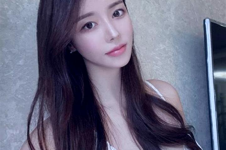 Ariana, 39 — Escort in Dongshanba, China