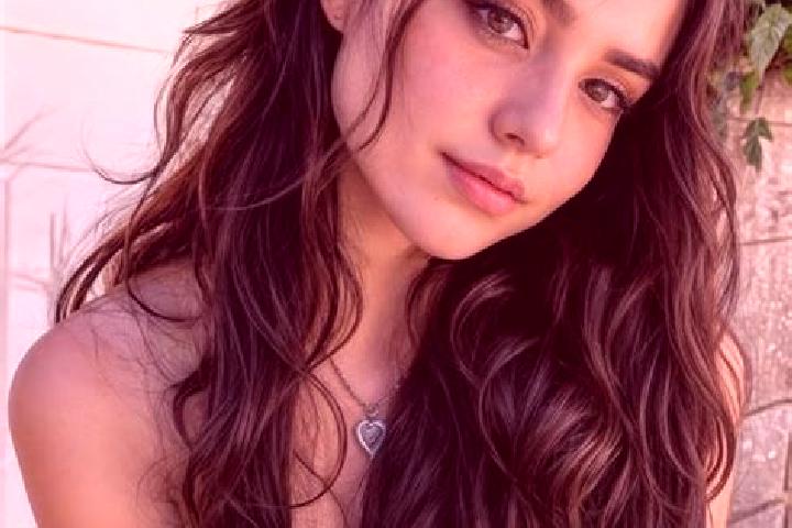 Aubrey, 20, a auburn hazel-eyed middle eastern companion based in Burneside. Offering Deep French Kissing, Party Girl, A-Level, Dinner Date, Overnight. Avail...