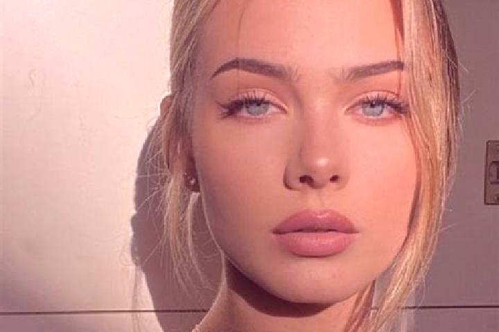 Aubrey, 20, a blonde grey-eyed european companion based in Twin City. Offering Duos, Massage, Domination, Erotic Massage. Available for incall and outcall, o...