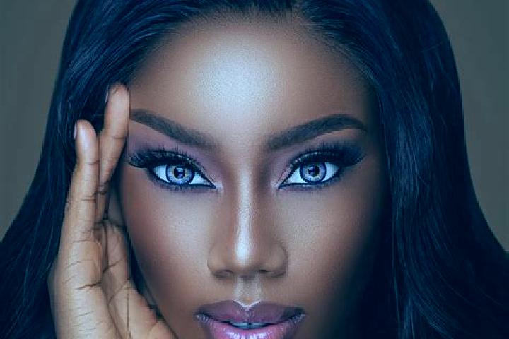 Aubrey, 20, a chestnut blue-eyed ebony companion based in Shangyi. Offering Massage, Dinner Date, GFE. Available for incall and outcall, day and evening dates.