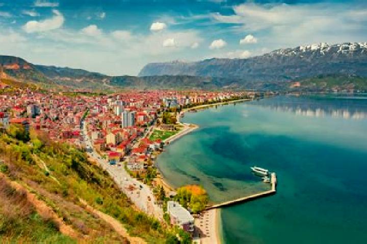 Aubrey, 20 — Escort in Bucimas, Albania