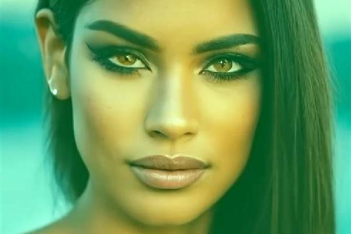 Aubrey, 21, a red dark-eyed latina companion based in Poringland. Offering Overnight, CIM, Tantra, Roleplay. Available for incall and outcall, day and evenin...