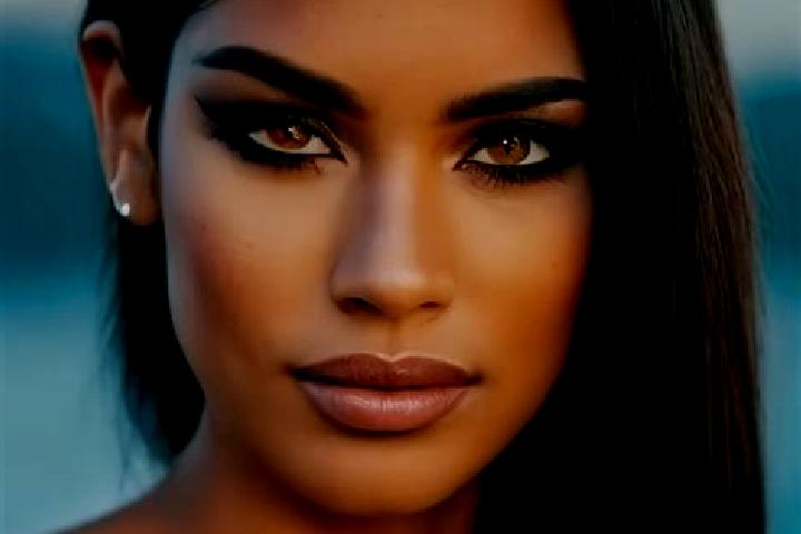 Aubrey, 22, a auburn brown-eyed latina companion based in Tetcoiu. Offering A-Level, 69, Overnight. Available for incall and outcall, day and evening dates.