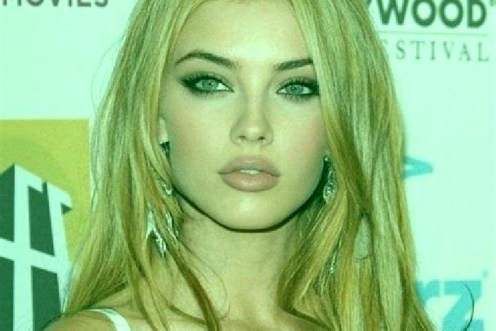 Aubrey, 22, a blonde hazel-eyed latina companion based in Hommes. Offering Striptease, Deep French Kissing, Massage, Tantra. Available for incall and outcall...