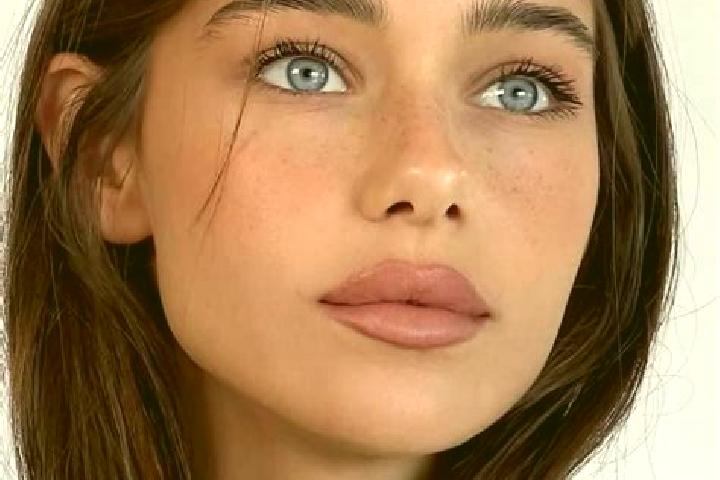 Aubrey, 22, a brunette brown-eyed middle eastern companion based in Chaveignes. Offering Overnight, GFE, Duos. Available for incall and outcall, overnight bo...