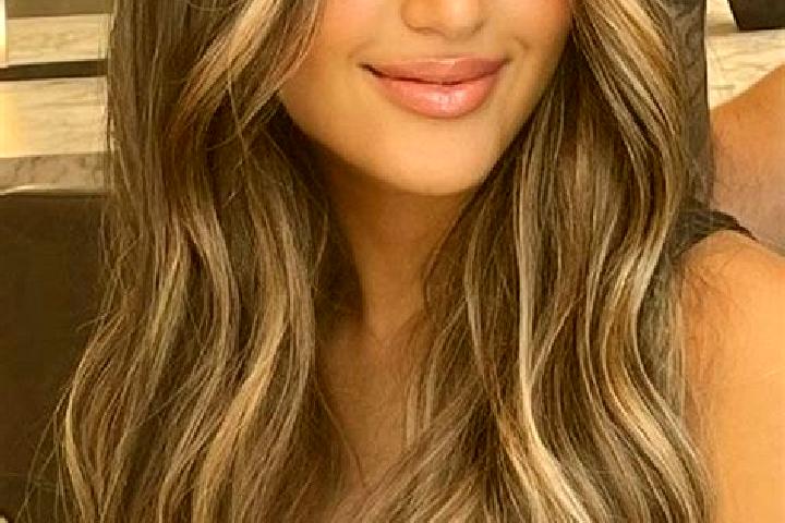 Aubrey, 22, a dark blonde brown-eyed indian companion based in Maia. Offering Striptease, Erotic Massage, Overnight, Prostate Massage, Couples. Available for...