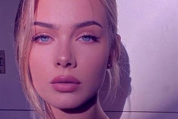 Aubrey, 23, a blonde grey-eyed european companion based in Santiago Lapaguia. Offering GFE, Domination, Erotic Massage. Available for incall and outcall, ove...