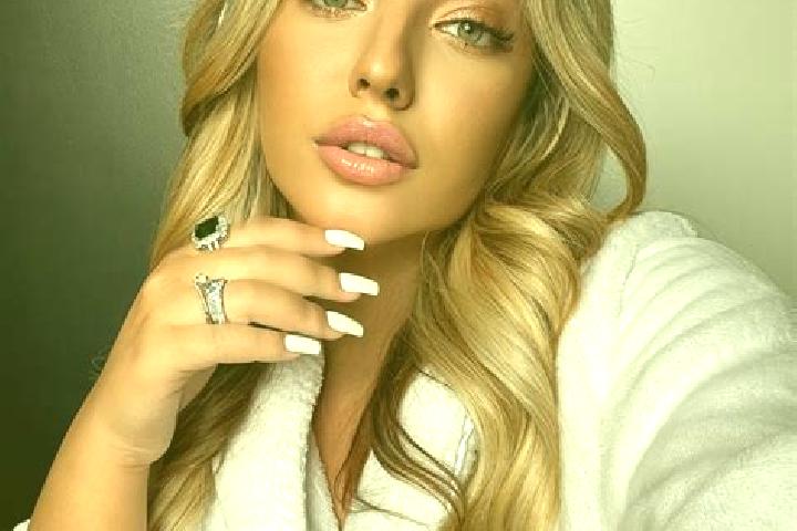 Aubrey, 23 — Escort in Razumnoye, Russia