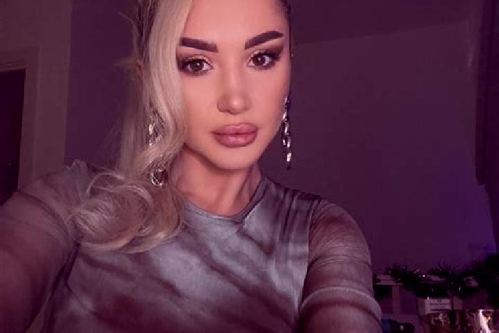 Aubrey, 24, a brunette dark-eyed middle eastern companion based in Neustadt an der Waldnaab. Offering GFE, Fetish, Duos, Travel Companion. Available for inca...
