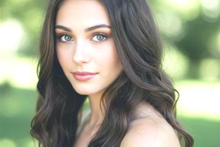 Aubrey, 24, a brunette hazel-eyed indian companion based in Jesendorf. Offering GFE, Roleplay, OWO. Available for incall and outcall, day and evening dates.