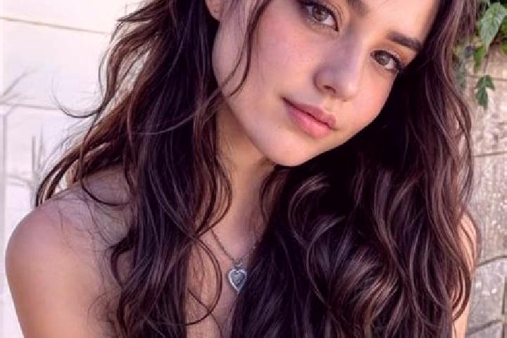 Aubrey, 25, a auburn amber-eyed mixed companion based in Shuiyuan. Offering Striptease, Dinner Date, Deep French Kissing, A-Level, BDSM. Available for incall...