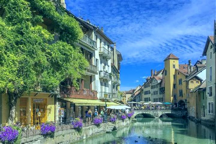 Aubrey, 25 — Escort in Montrottier, France