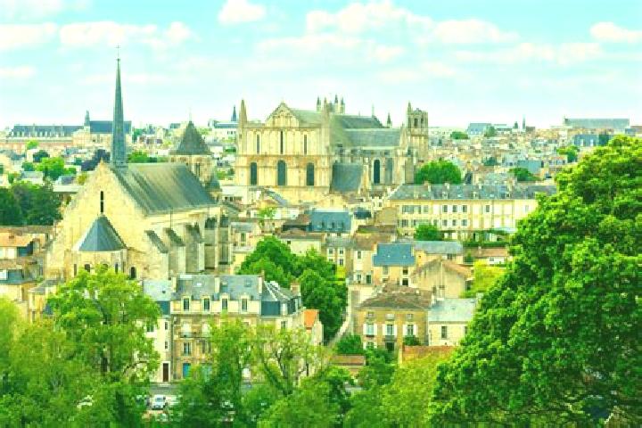 Aubrey, 25 — Escort in Poitiers, France