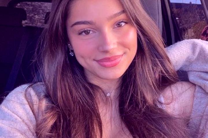 Aubrey, 26, a brunette blue-eyed ebony companion based in Padangbai. Offering Prostate Massage, Girlfriend Experience, Travel Companion, Domination. Availabl...