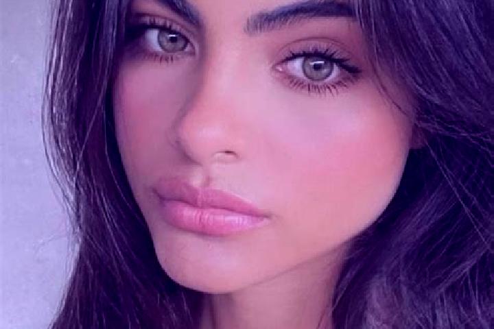Aubrey, 27, a brunette green-eyed slavic companion based in Aguadilla. Offering Party Girl, OWO, BDSM. Available for incall and outcall, day and evening dates.
