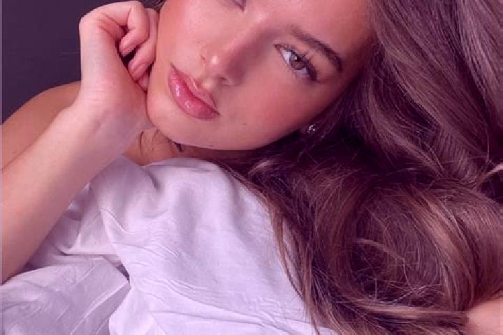 Aubrey, 27, a red hazel-eyed latina companion based in Palu. Offering Erotic Massage, 69, Party Girl, Overnight. Available for incall and outcall, day and ev...