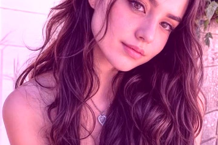 Aubrey, 28, a brunette hazel-eyed european companion based in Hico. Offering 69, OWO, Travel Companion. Available for incall and outcall, day and evening dates.