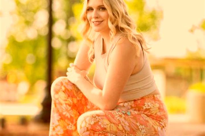 Aubrey, 29 — Escort in Holmen, United States