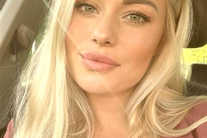 Aubrey, 30, a blonde hazel-eyed caucasian companion based in Alvanite. Offering Dinner Date, Erotic Massage. Available for incall and outcall, day and evenin...