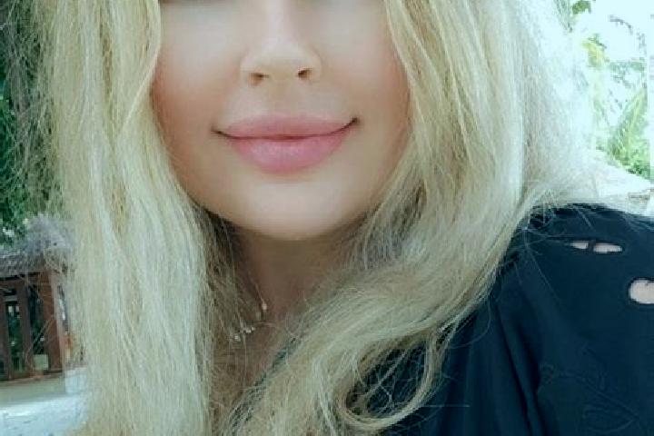 Aubrey, 30, a dark blonde dark-eyed mediterranean companion based in Carboneros. Offering OWO, Tantra, BDSM, GFE. Available for incall and outcall, overnight...