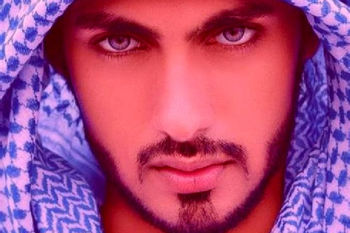 Aubrey, 30, a red blue-eyed middle eastern companion based in Beaumont-sur-Leze. Offering Couples, Girlfriend Experience, Prostate Massage, BDSM. Available f...