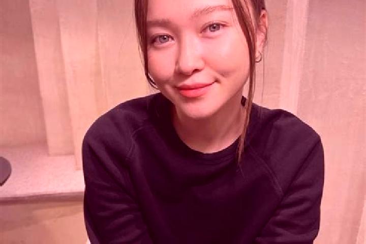Aubrey, 31, a dark blonde blue-eyed asian companion based in Renesse. Offering Party Girl, Erotic Massage. Available for incall and outcall, overnight bookin...