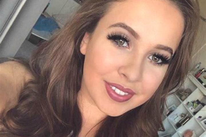 Aubrey, 32, a red brown-eyed slavic companion based in Upper Kedron. Offering Deep French Kissing, Striptease, Overnight, Massage, Roleplay. Available for in...