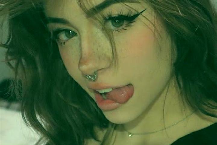 Aubrey, 32, a red dark-eyed caucasian companion based in Liudu. Offering OWO, A-Level, BDSM, Deep French Kissing. Available for incall and outcall, overnight...